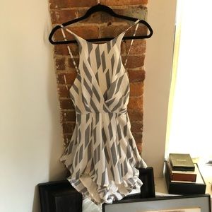 The cutest flowy romper with tie back 🤍